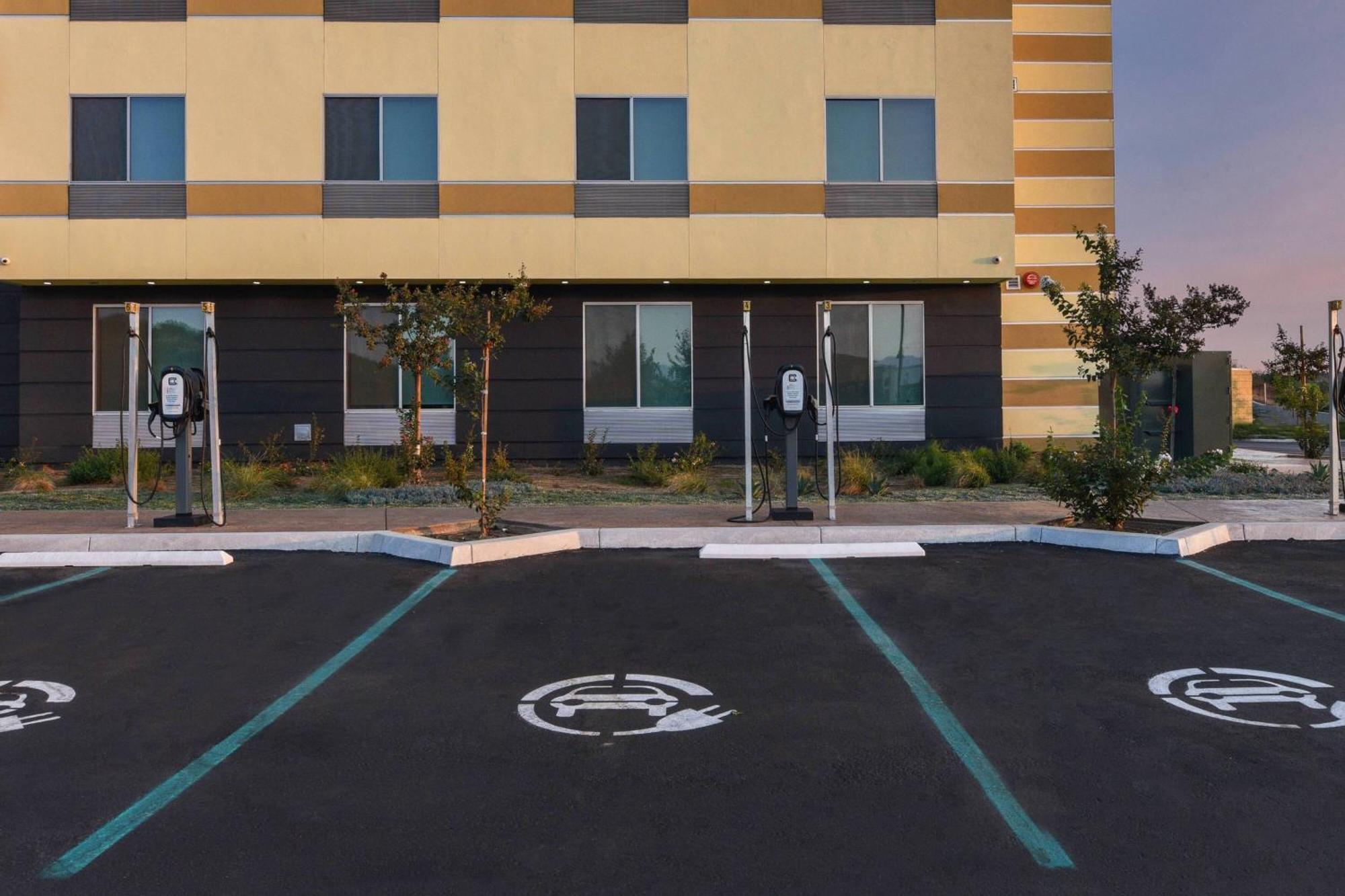 Fairfield Inn & Suites By Marriott Moorpark Ventura County Exterior photo