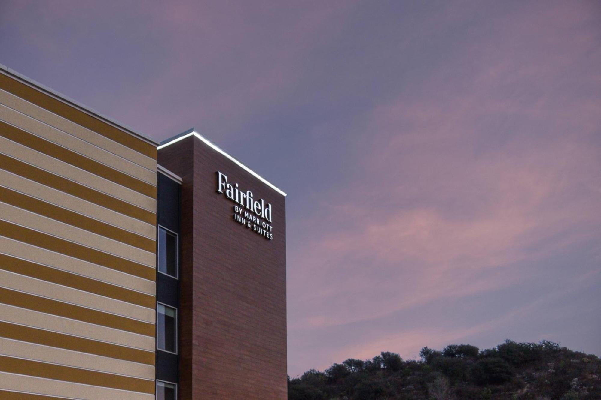Fairfield Inn & Suites By Marriott Moorpark Ventura County Exterior photo